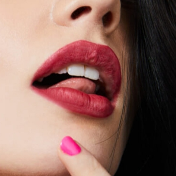 *NEW* Illamaqua coloring pencil in Lust - Picture 3 of 3